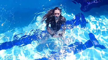 Latex body underwater jessica bunny