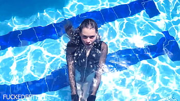 Latex body underwater jessica bunny