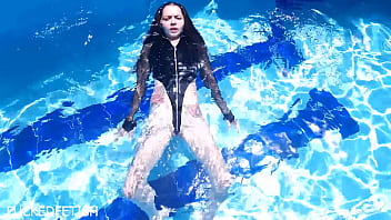 Latex body underwater jessica bunny