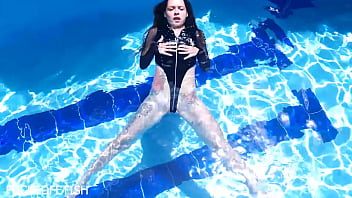 Latex body underwater jessica bunny