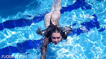 Latex body underwater jessica bunny