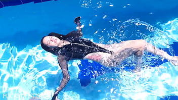 Latex body underwater jessica bunny