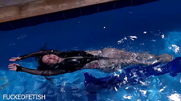 Latex body underwater jessica bunny