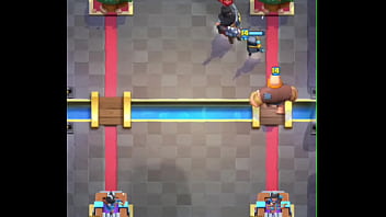 Destruindo bunda de gay no clash