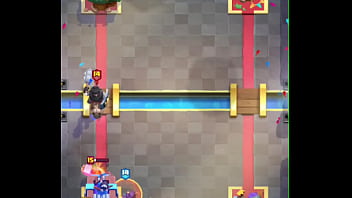 Destruindo bunda de gay no clash