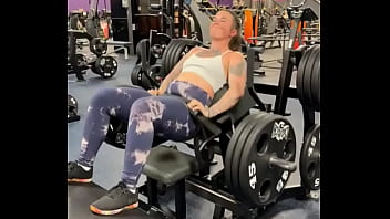 When people ask if my is a bbl but i just live in the gym & eat a lot of carbs