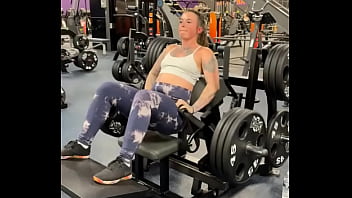 When people ask if my is a bbl but i just live in the gym & eat a lot of carbs