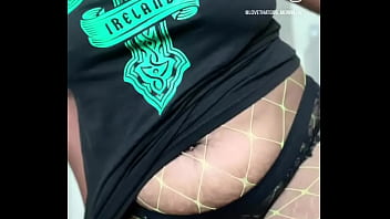 Can't help but post it don't own the right to this music but i do for that ass touch it by dvsn