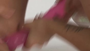 Amber leigh and rebecca jessop get wet for a double ended dong