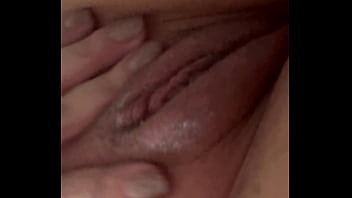 Esposa se masturba para o vizinho