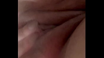 Esposa se masturba para o vizinho