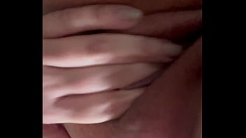 Esposa se masturba para o vizinho