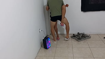 Me follo a mi madrastra mientras me visitaba en el gimnacio