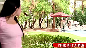 Horny babe alex coal offers up her pussy for a raw session