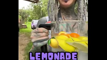 Playing the desperate housewife for some entertainment what’s your favorite fun role to play #desperatehousew