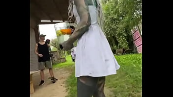 Playing the desperate housewife for some entertainment what’s your favorite fun role to play #desperatehousew