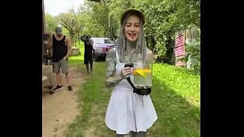 Playing the desperate housewife for some entertainment what’s your favorite fun role to play #desperatehousew