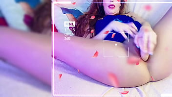 Dildo penetration through tan pantyhose and squirt