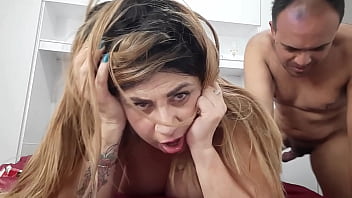 Vivi guedez offering it to her well endowed cousin