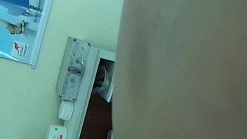 Metendo rola no rabo da safada