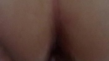 Metendo rola no rabo da safada