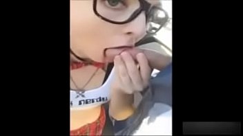 School girl suckig and fucking outside of the car