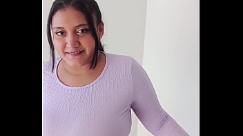 Agente de inmobiliaria vende propiedad a cambio de su caliente coño