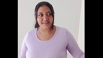 Agente de inmobiliaria vende propiedad a cambio de su caliente coño