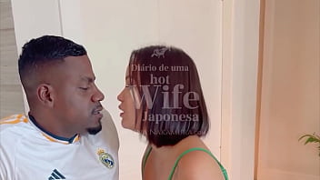 Vazou vídeo do vinicius jr tacando o piru na virginha asiática enquanto o corno vai ao banheiro
