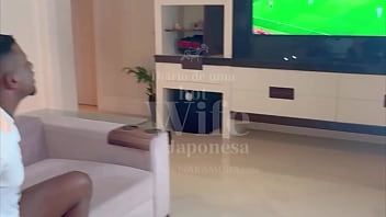 Vazou vídeo do vinicius jr tacando o piru na virginha asiática enquanto o corno vai ao banheiro