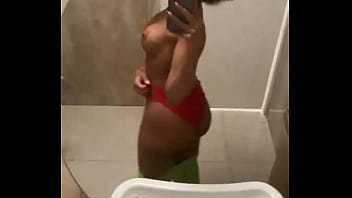 Y por qué tardaste tanto en el baño yo en el baño