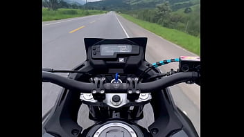 Fudendo moto na quebrada