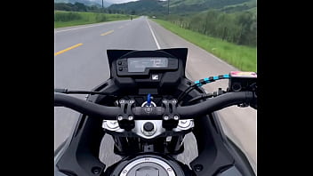 Fudendo moto na quebrada
