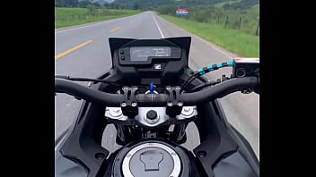 Fudendo moto na quebrada