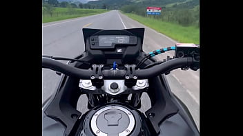 Fudendo moto na quebrada