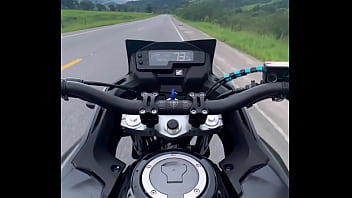 Fudendo moto na quebrada