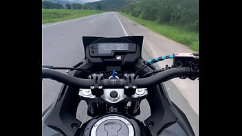 Fudendo moto na quebrada