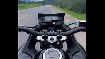 Fudendo moto na quebrada
