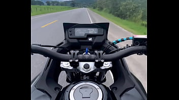 Fudendo moto na quebrada