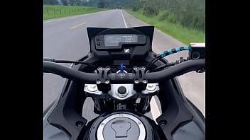 Fudendo moto na quebrada