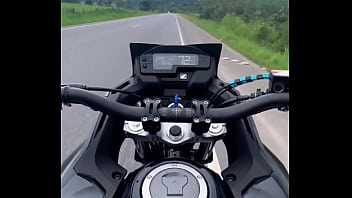 Fudendo moto na quebrada