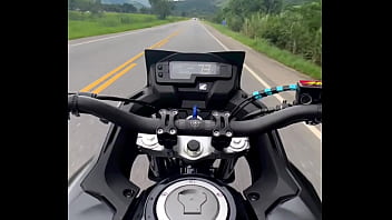 Fudendo moto na quebrada