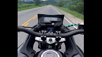 Fudendo moto na quebrada