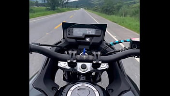 Fudendo moto na quebrada