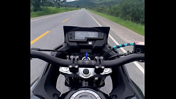 Fudendo moto na quebrada