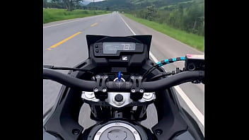 Fudendo moto na quebrada