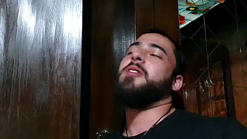 Deixou a esposa para assitir o jogo do timão então o vizinho comeu gostoso