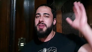 Deixou a esposa para assitir o jogo do timão então o vizinho comeu gostoso