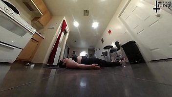 Unaware giantess works out