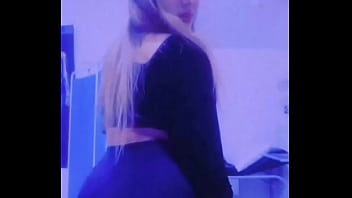 Ecuatoriana guapa bailarina